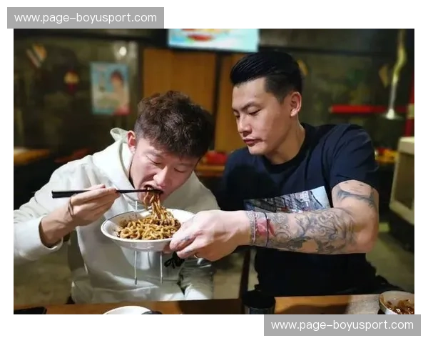 巅峰对决：当泰山脊梁遇上申花傲骨，一场关于信仰的橙蓝史诗